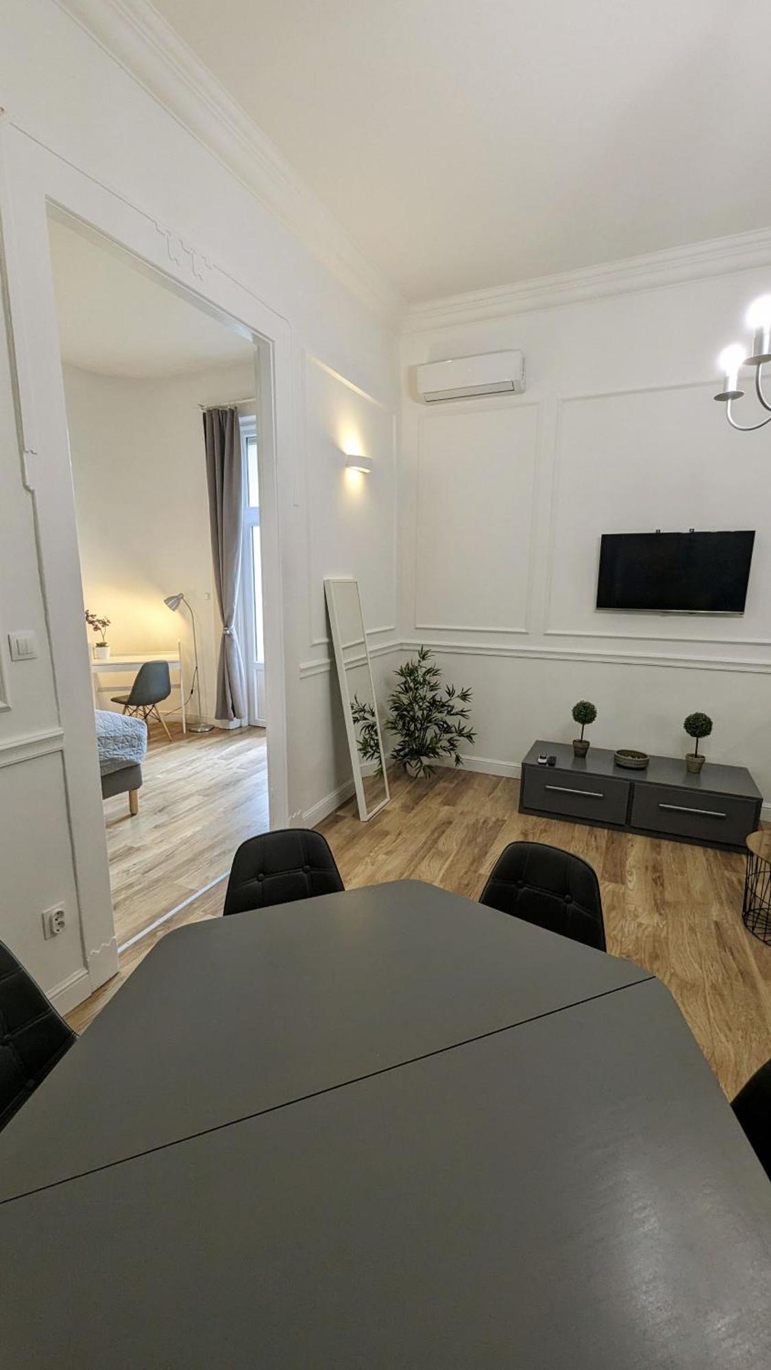 3 Room Apartment In The Beautiful Street Βουδαπέστη Εξωτερικό φωτογραφία