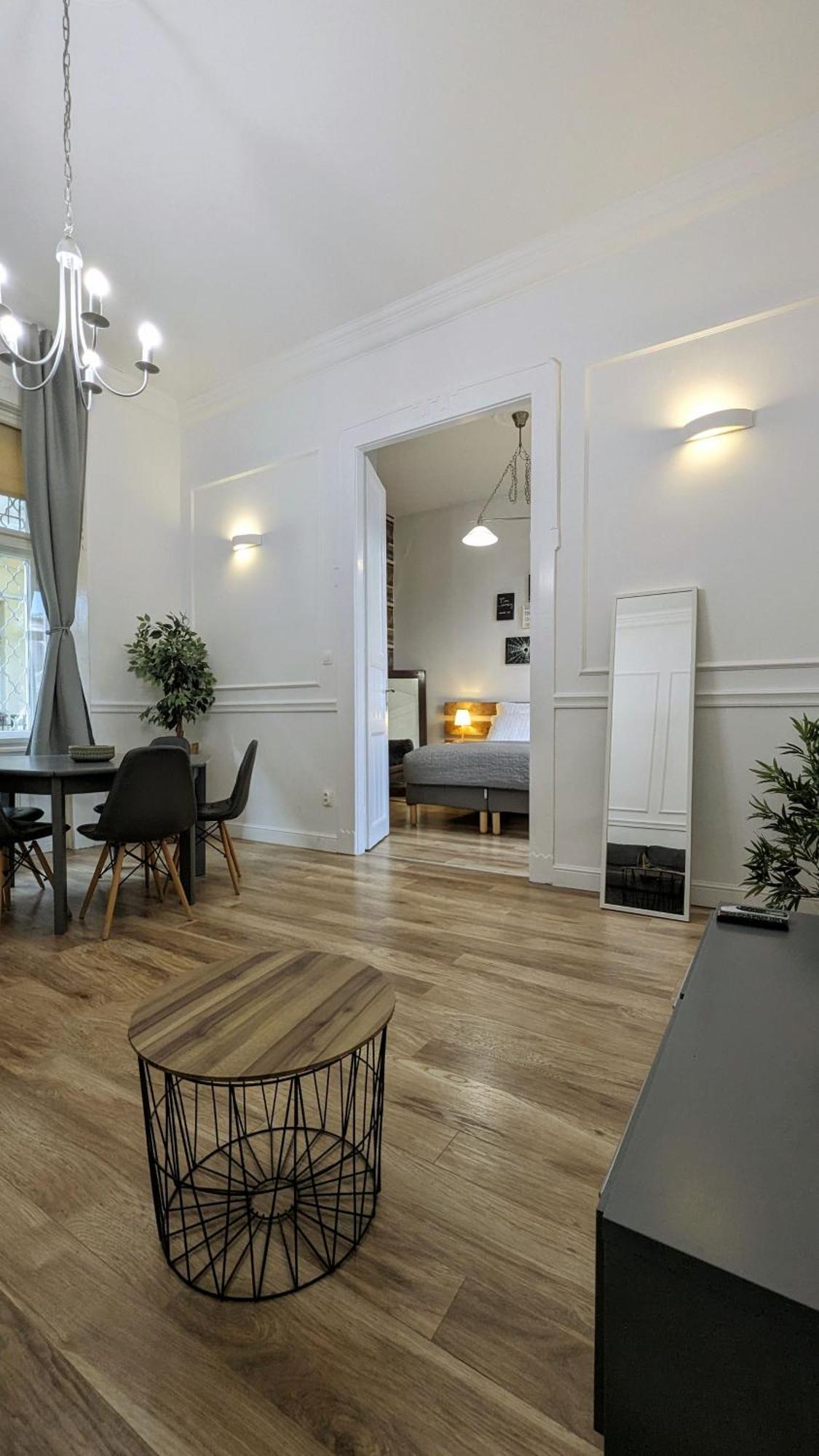 3 Room Apartment In The Beautiful Street Βουδαπέστη Εξωτερικό φωτογραφία