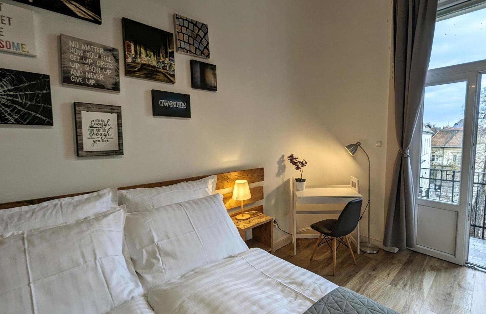 3 Room Apartment In The Beautiful Street Βουδαπέστη Εξωτερικό φωτογραφία