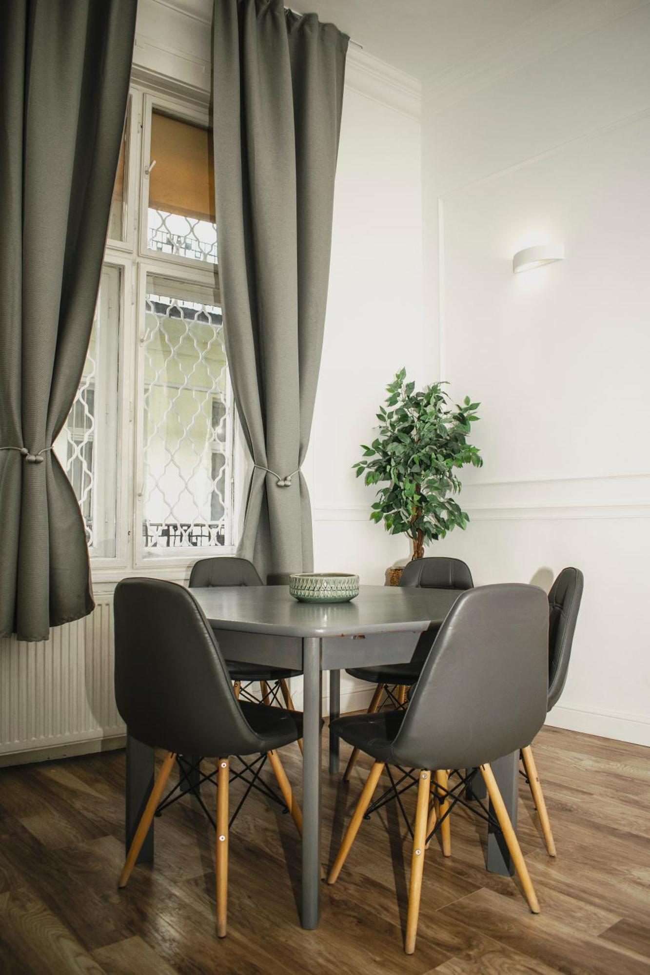 3 Room Apartment In The Beautiful Street Βουδαπέστη Εξωτερικό φωτογραφία