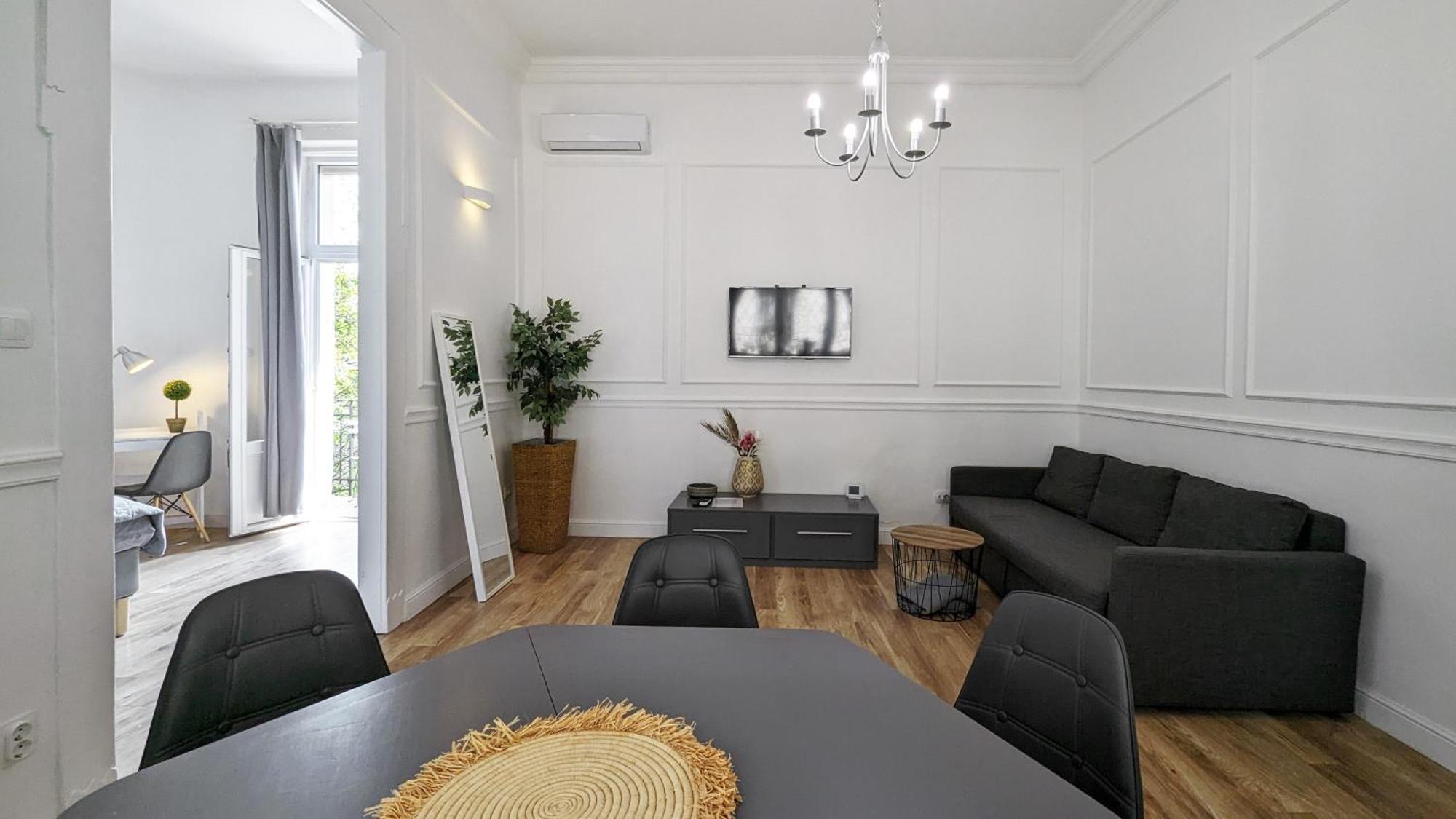 3 Room Apartment In The Beautiful Street Βουδαπέστη Εξωτερικό φωτογραφία