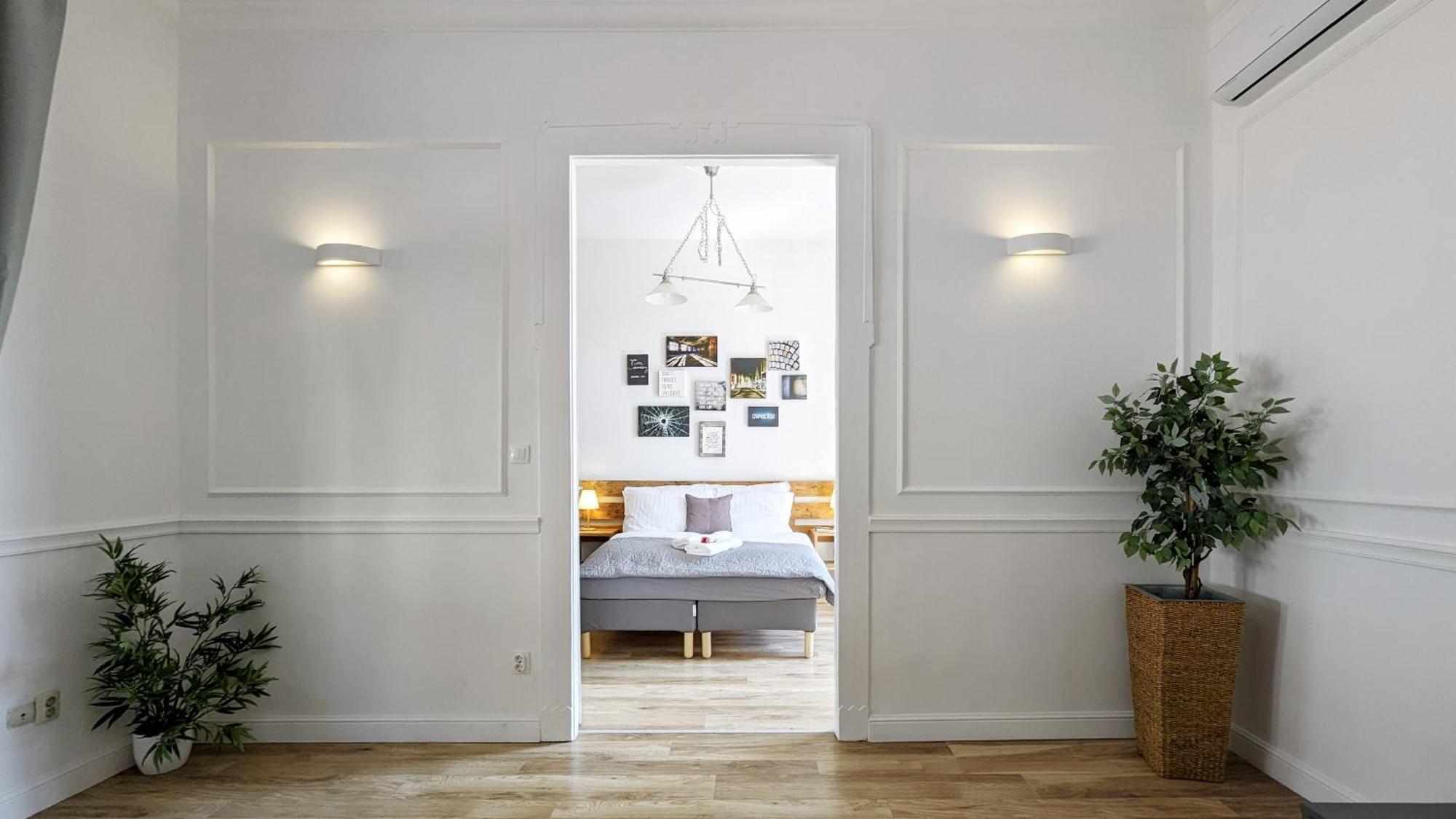 3 Room Apartment In The Beautiful Street Βουδαπέστη Εξωτερικό φωτογραφία