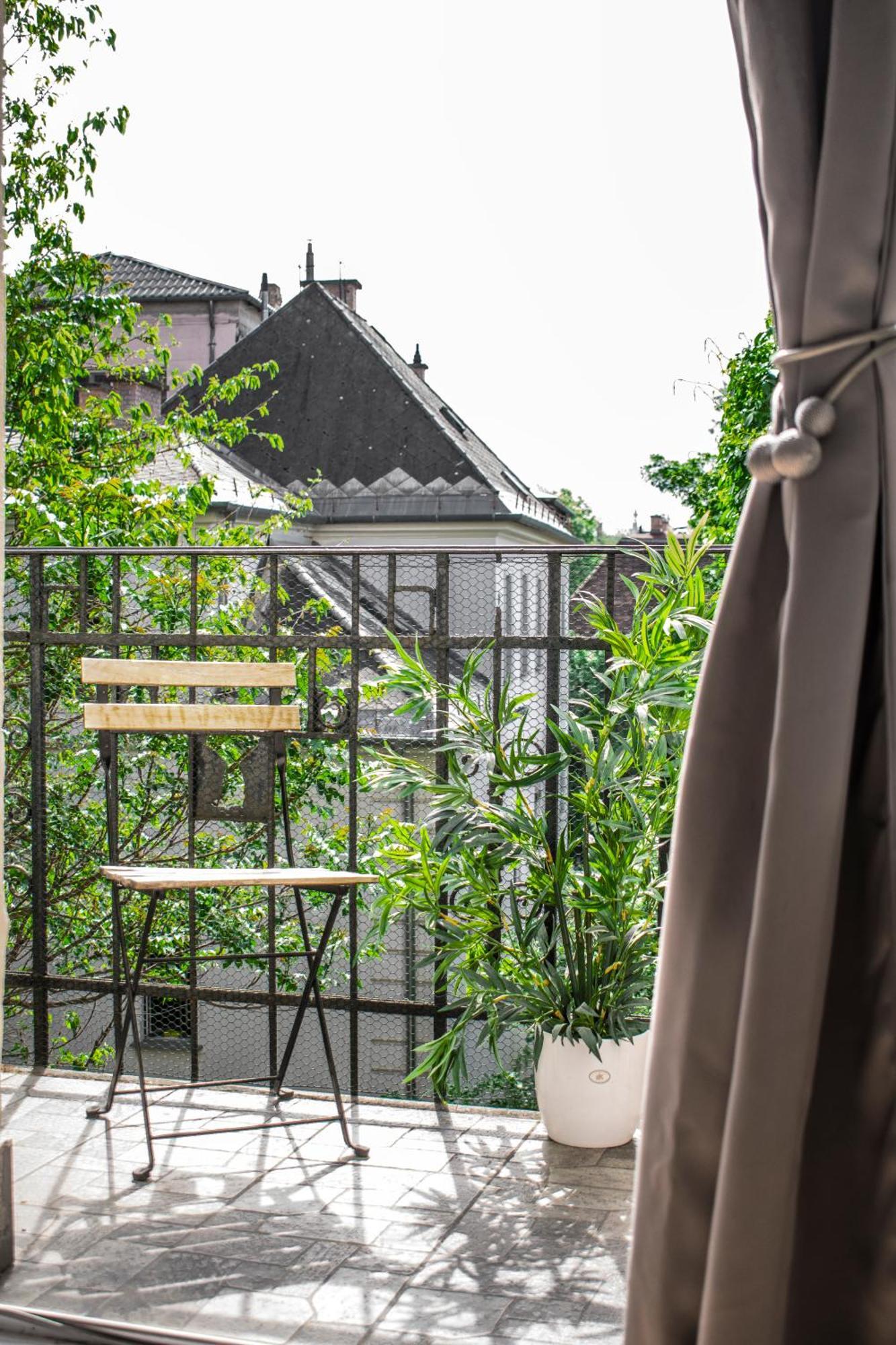 3 Room Apartment In The Beautiful Street Βουδαπέστη Εξωτερικό φωτογραφία