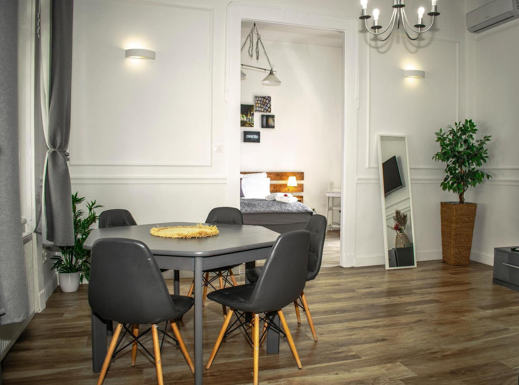 3 Room Apartment In The Beautiful Street Βουδαπέστη Εξωτερικό φωτογραφία