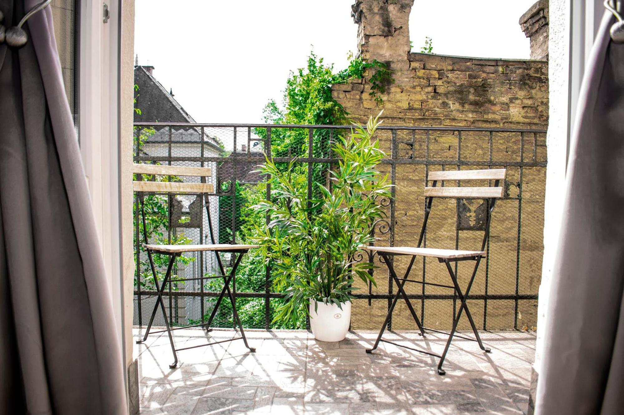 3 Room Apartment In The Beautiful Street Βουδαπέστη Εξωτερικό φωτογραφία